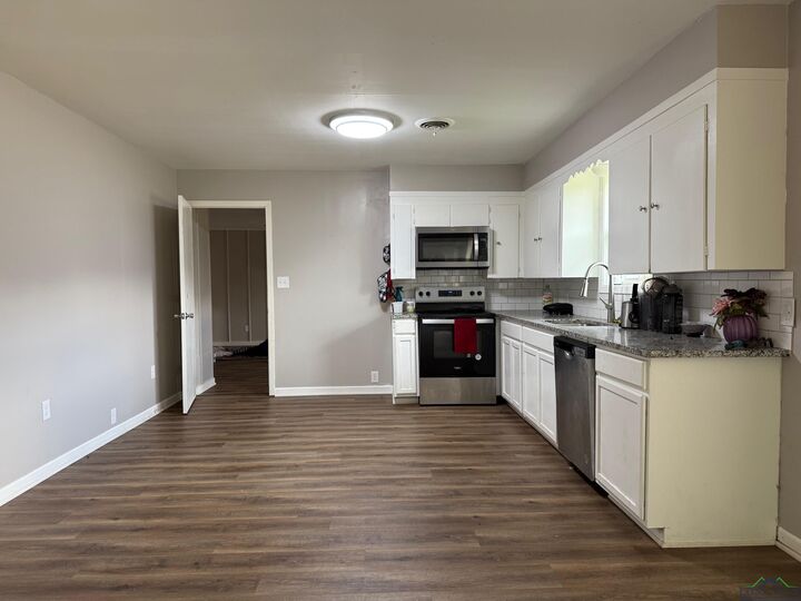 Property Photo: 8428 N US Hwy 79 TX 75639
