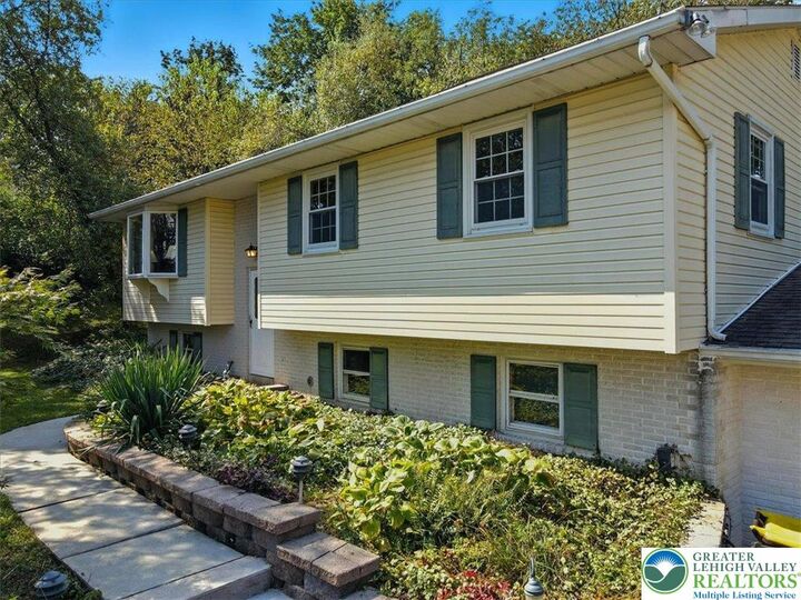 Property Photo:  579 Overlook Circle  PA 18088 