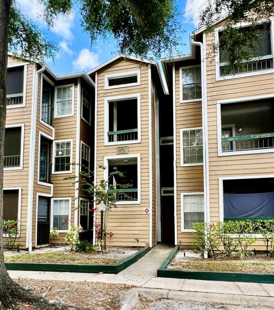 Property Photo: 4225 Thornbriar Lane 208 FL 32822