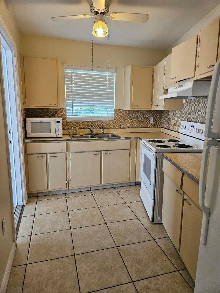 Property Photo:  2433 Ednor Street  FL 33952 