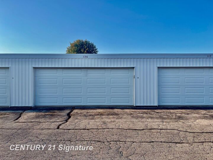 Property Photo:  935 Kennely Road H-126  MI 48609 