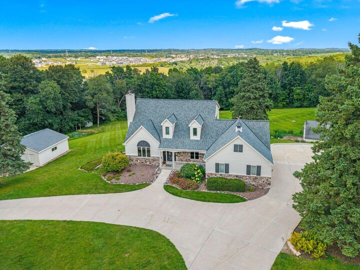 Property Photo: W259n6154 Mary Hill Rd WI 53089
