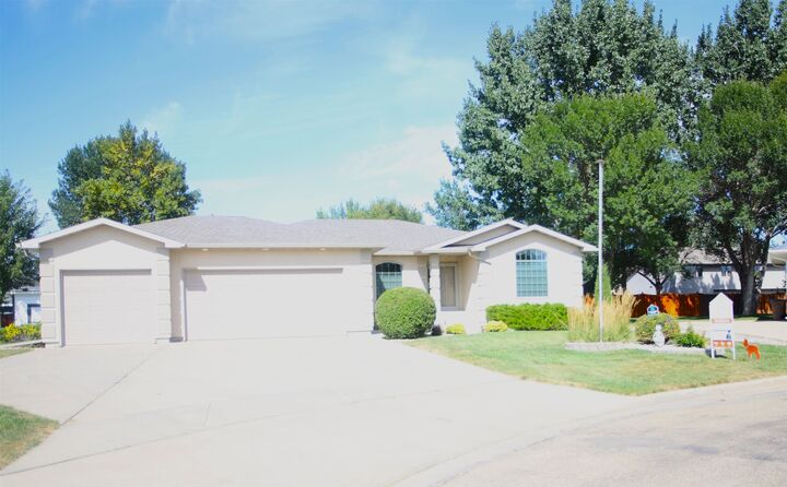 909 15 1/2 Ave SE  Minot ND 58701 photo