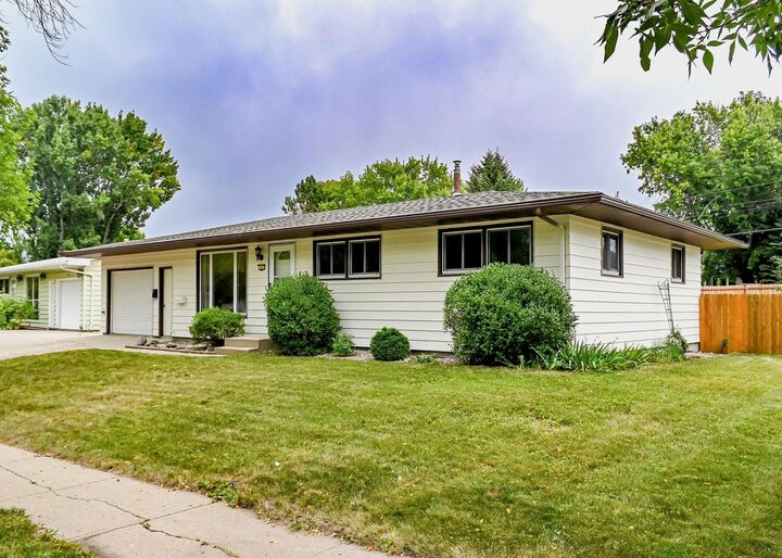1837 10th St SW  Minot ND 58701 photo
