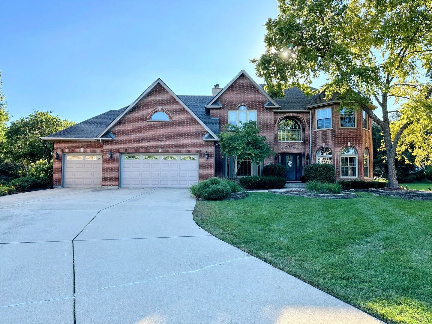 Property Photo: 2321 Courtland Court IL 60502