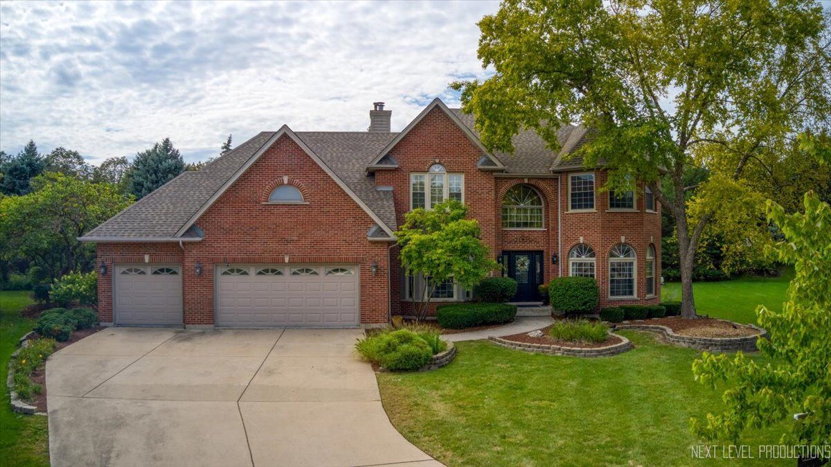 Property Photo:  2321 Courtland Court  IL 60502 