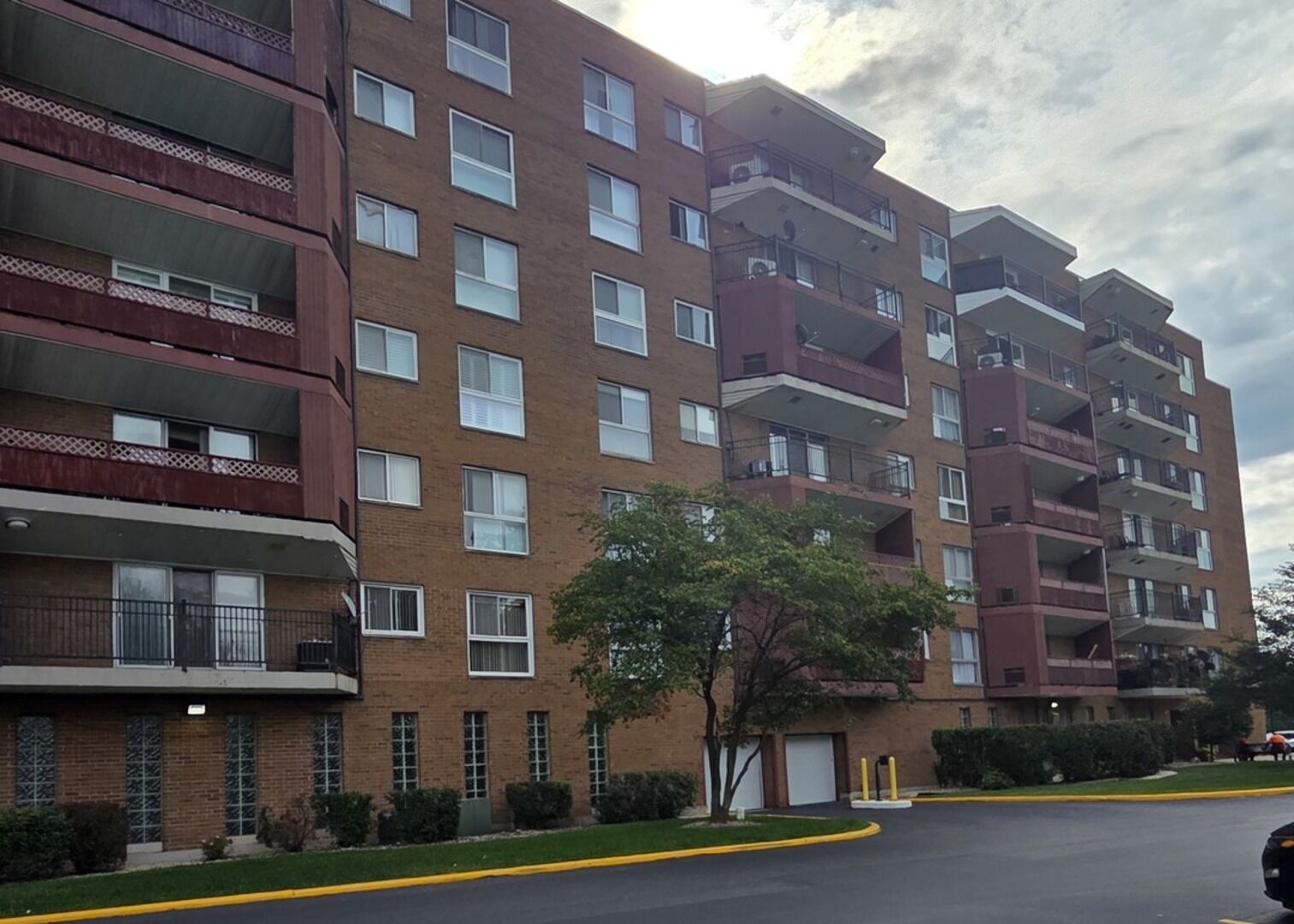 Property Photo:  300 Park Avenue 639  IL 60409 