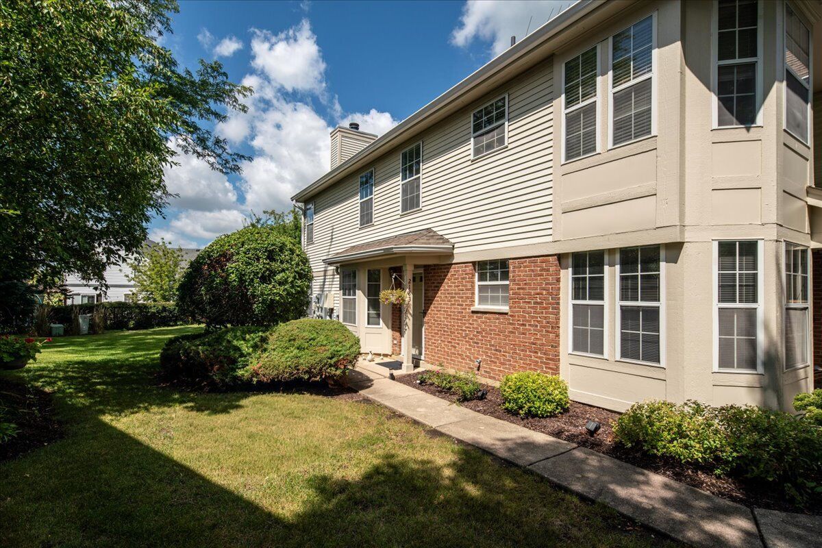 Property Photo: 2183 Camden Lane 2183 IL 60133
