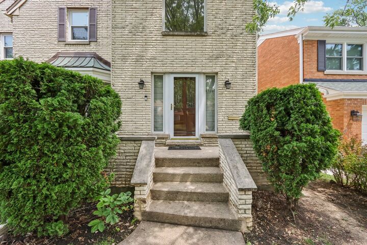 Property Photo: 6741 N Ramona Avenue IL 60712