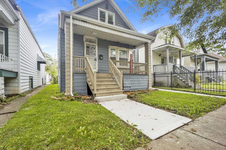 Property Photo: 7825 S Ingleside Avenue IL 60619