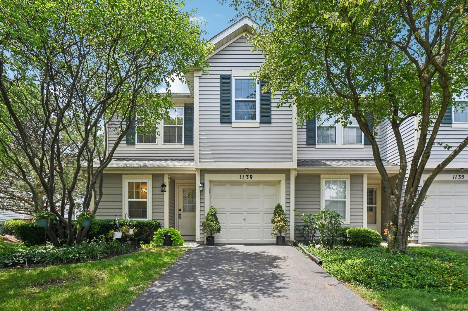 Property Photo: 1139 Vail Court 1139 IL 60540