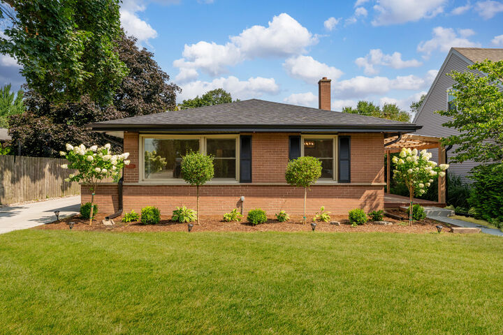 208 47th Street  Western Springs IL 60558 photo