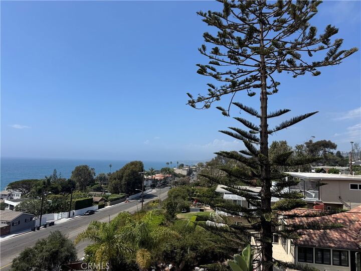Property Photo:  222 Arch #14 Street  CA 92651 