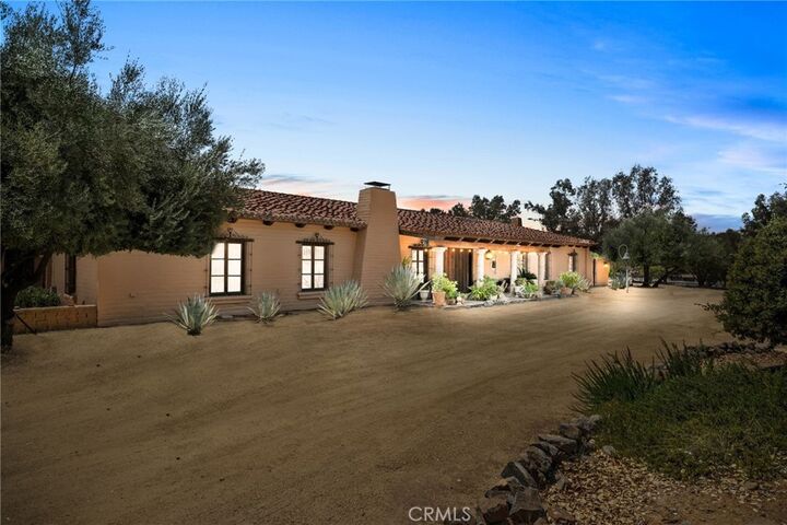 Property Photo:  39100 Avenida La Cresta  CA 92562 