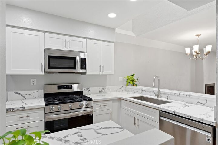 Property Photo:  1054 Seco Street 205  CA 91103 