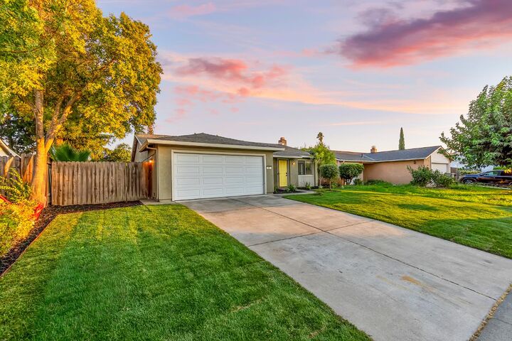 Property Photo: 20 Paramount Circle CA 95823