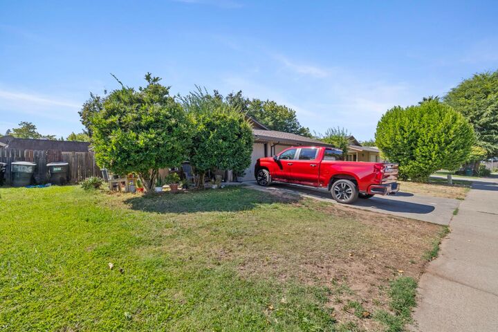 Property Photo: 4124 Greenlawn Way CA 95660