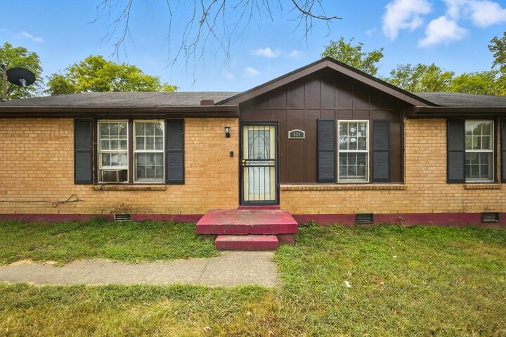 Property Photo: 621 Baldwin Ct TN 37207