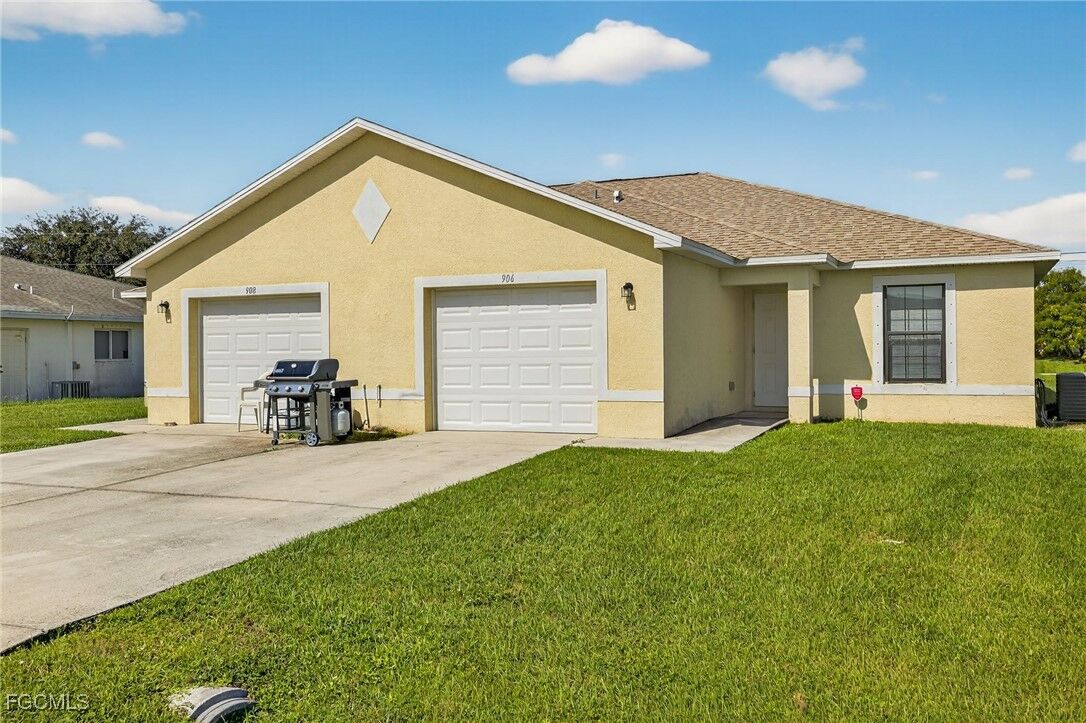 Property Photo: 906/908 SE 6th Court FL 33990