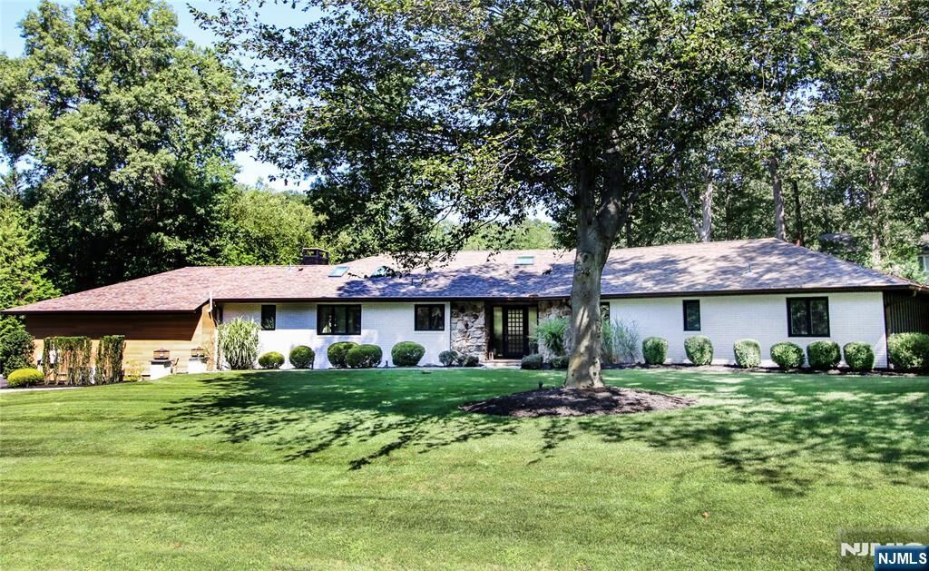 Property Photo:  560 Barr Court  NJ 07675 