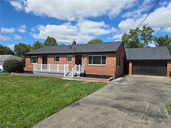 Property Photo:  424 Secrist Lane  OH 44420 