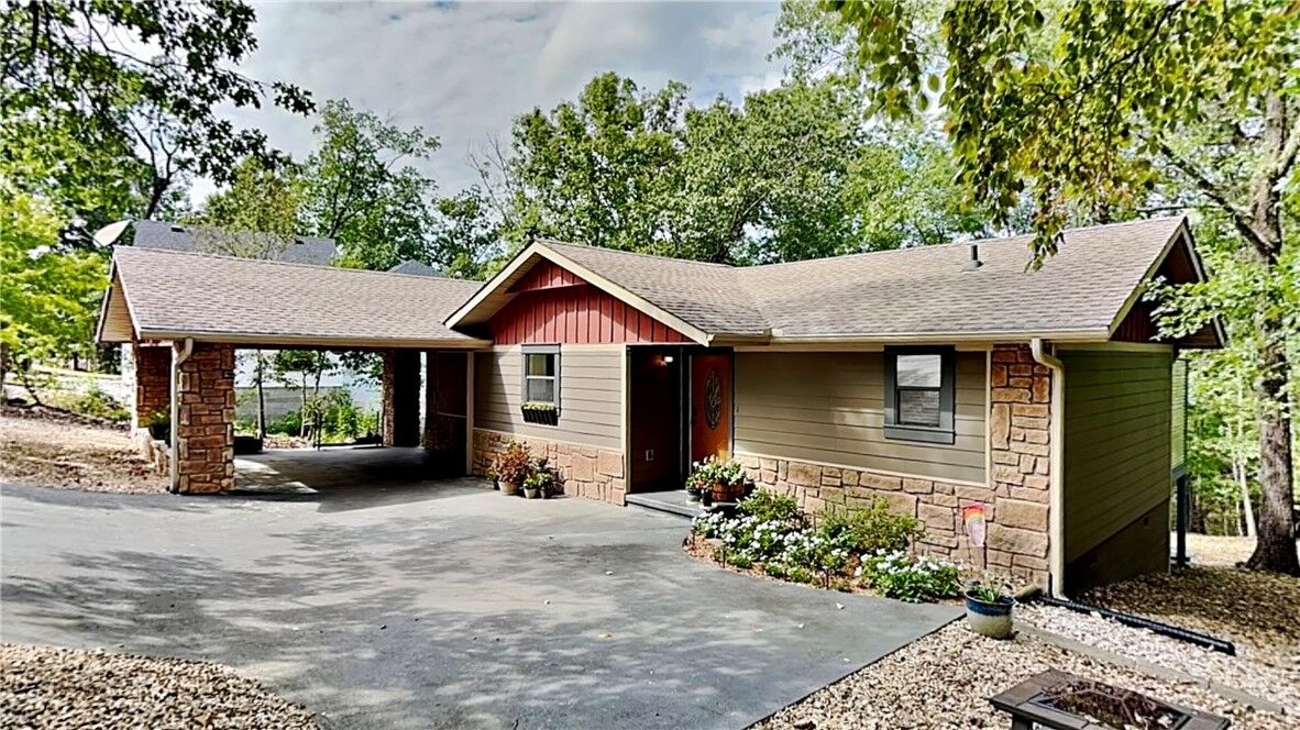 Property Photo: 8 Sutherland Lane AR 72714