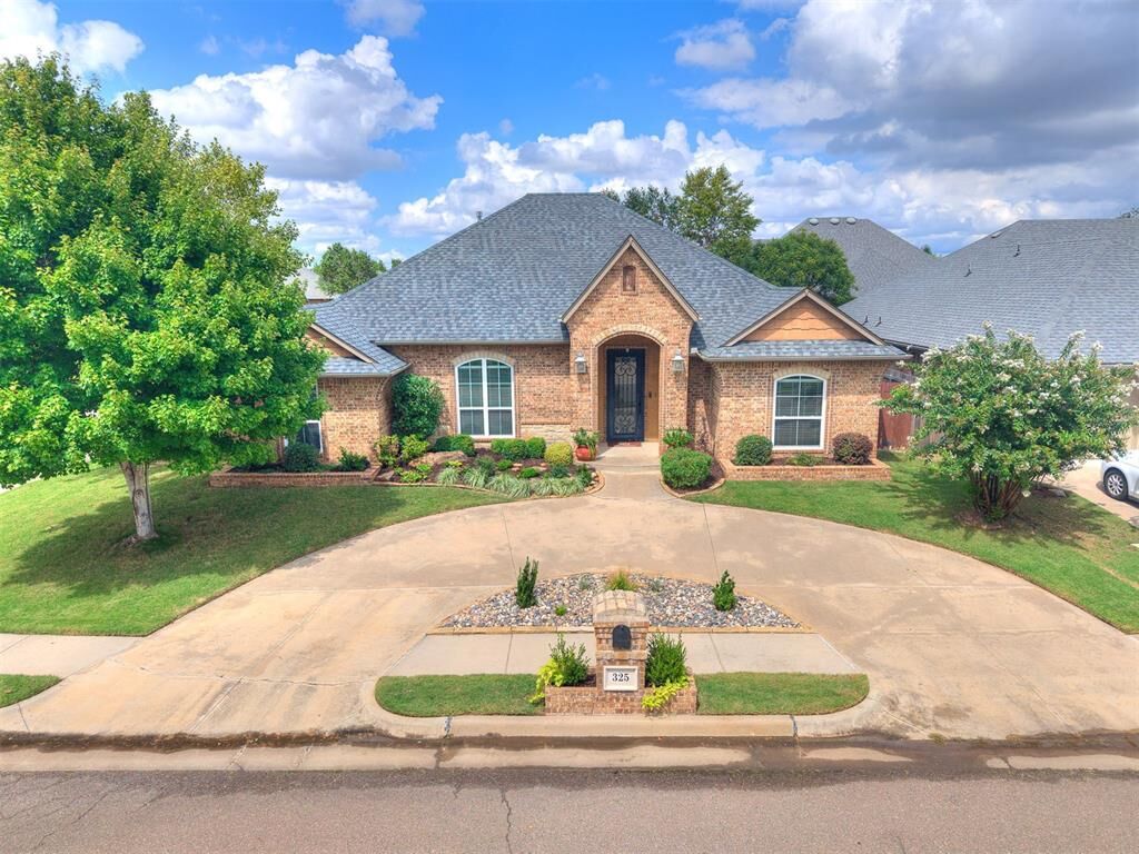 Property Photo: 325 SW 173rd Street OK 73170