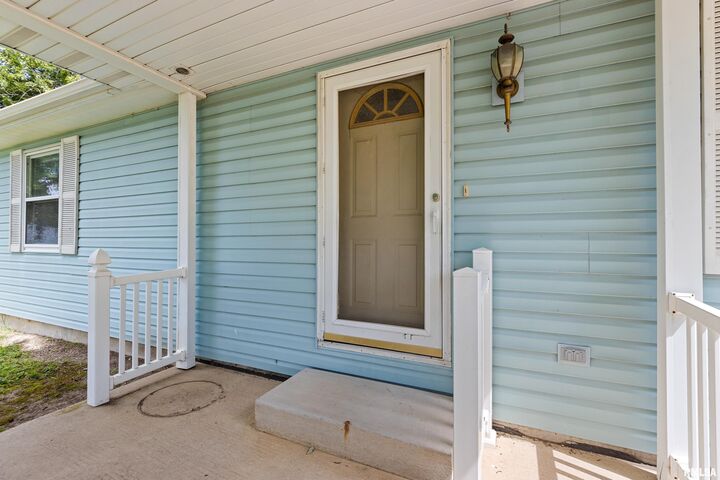 Property Photo: 210 N Kent Street IL 61572