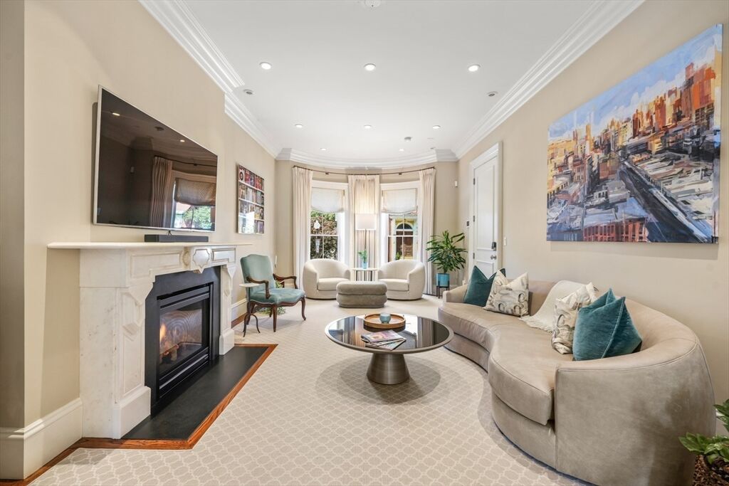 Property Photo: 85 Pembroke St 1 MA 02118