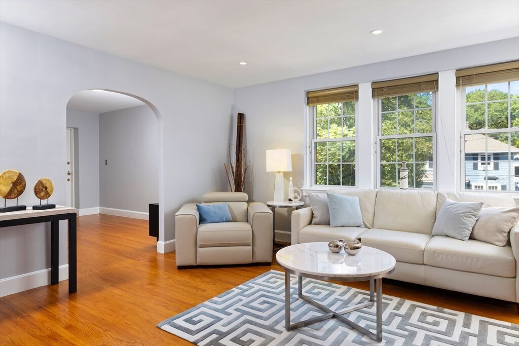 Property Photo: 116 Floral St 6 MA 02461