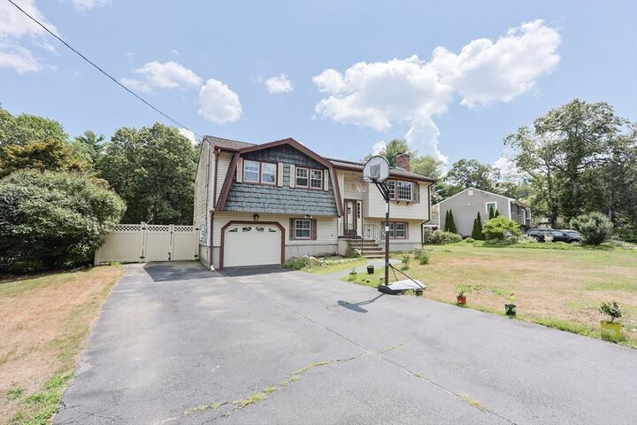 Property Photo:  4 Brookside Lane  MA 01803 