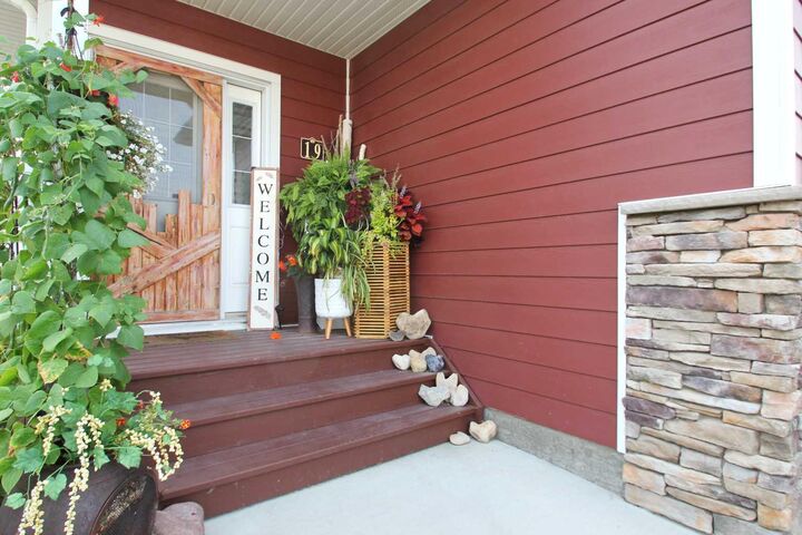 Property Photo: 19 Tallman Close AB T4P 0E5