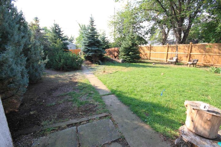 Property Photo: 5052 44 Avenue AB T1G 1S7