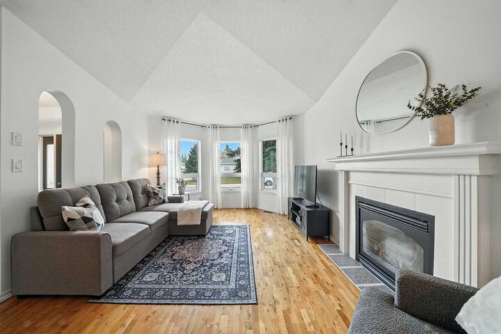Property Photo: 16 Dunham Close AB T4R 2J2