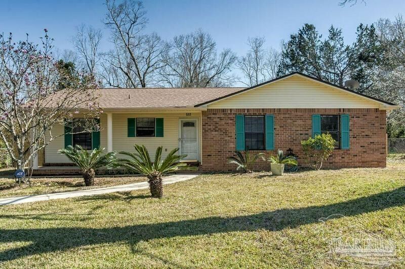 Property Photo: 517 Benjulyn Rd FL 32533