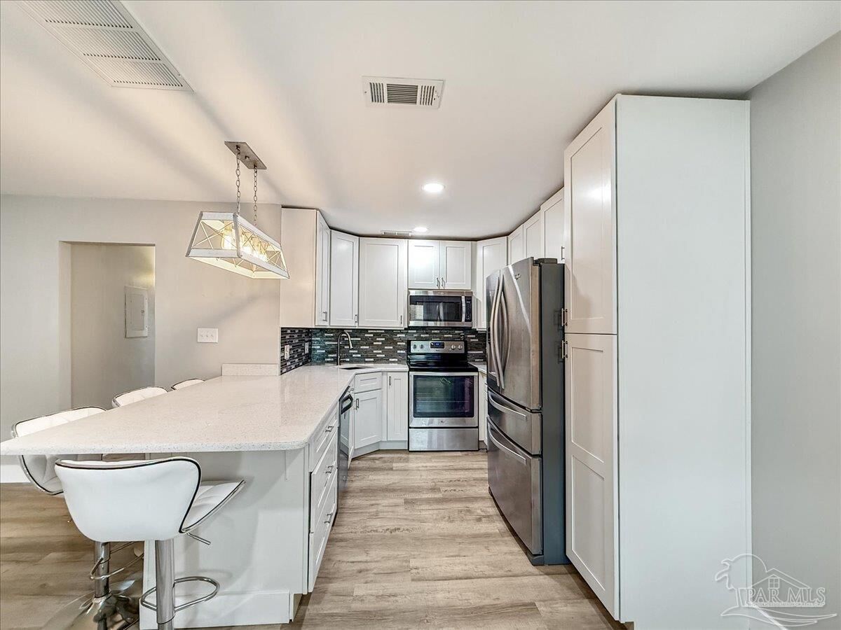Property Photo: 1100 Shoreline Dr 221 FL 32561