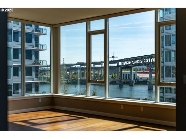 Property Photo: 1930 S River Dr W504 OR 97201