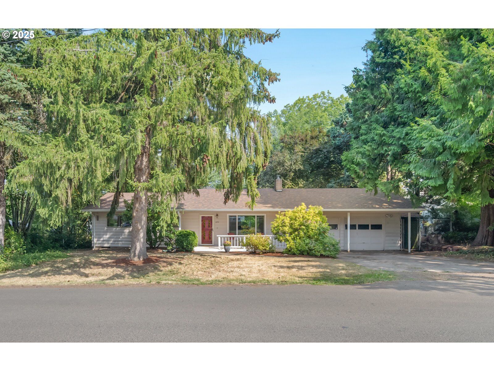 Property Photo:  6731 SE Maplehurst Rd  OR 97222 