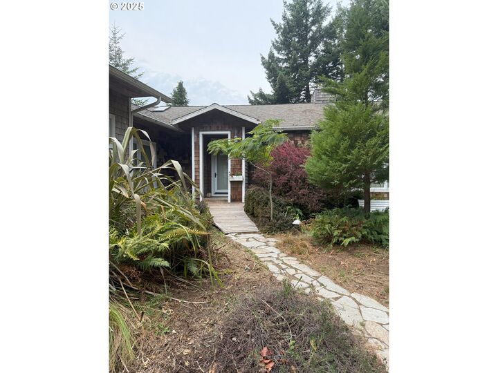 Property Photo: 700 Quattomah Ln OR 97465