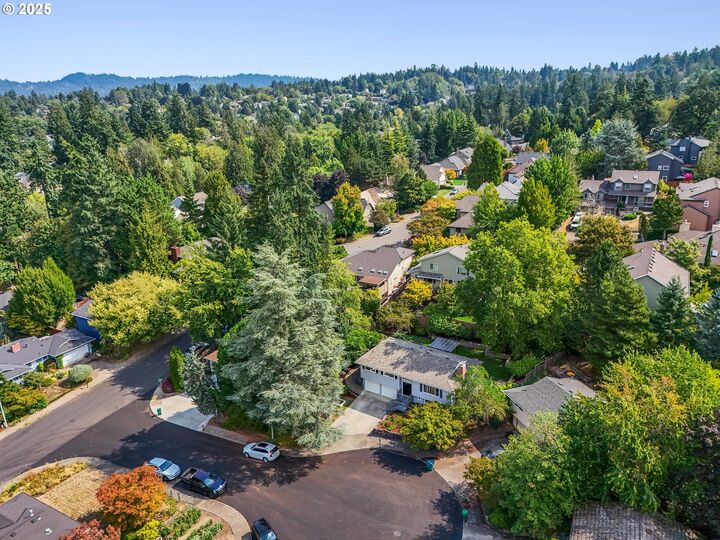 Property Photo: 8440 SW 70th Pl OR 97223
