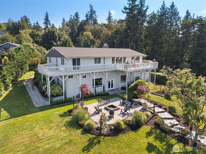 Property Photo:  5152  Sound Ave  WA 98203 