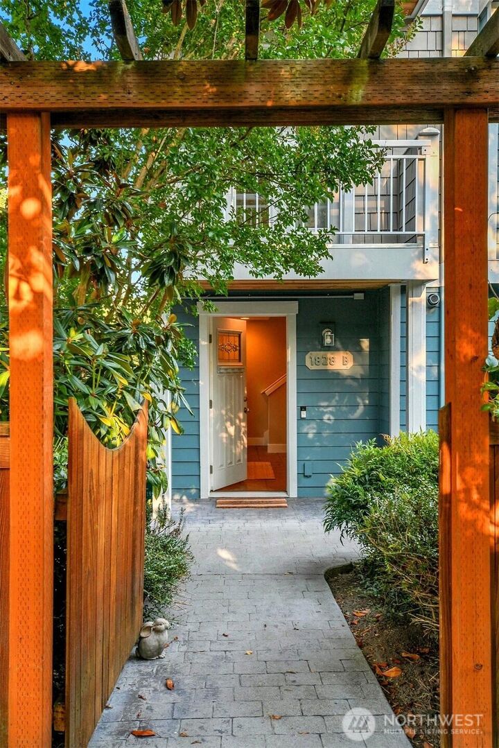 Property Photo: 1828 27th Avenue B WA 98122
