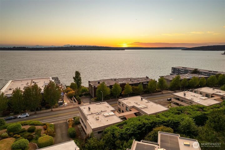 Property Photo: 832 Lake Street S WA 98033