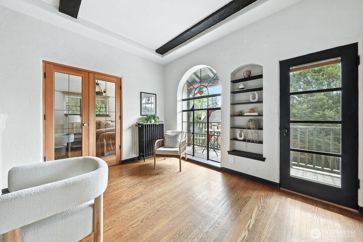 Property Photo:  1106 NE 42nd Street 19  WA 98105 