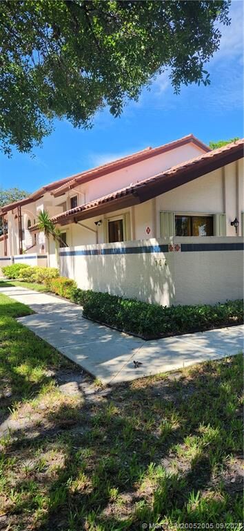 Property Photo: 6001 SE Martinique Drive 104 FL 34997
