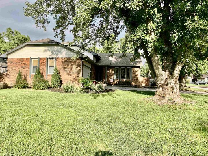 Photo de la propriété:  236 S Parkridge St  KS 67209 