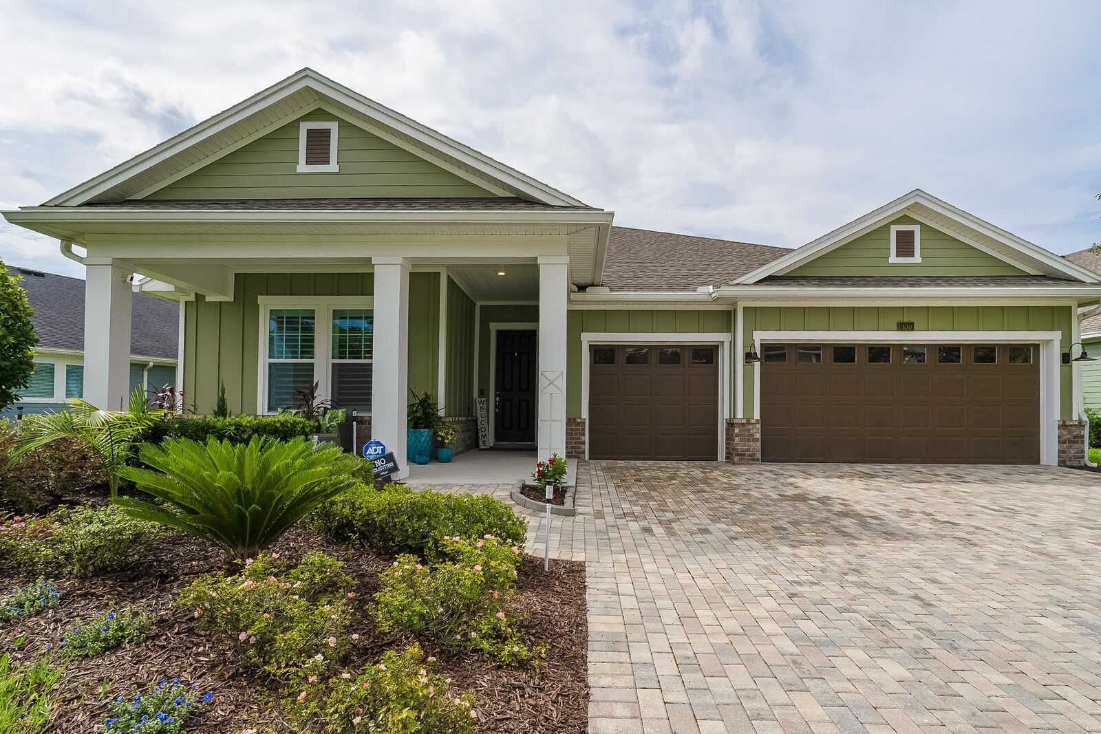 Property Photo: 300 Windley Dr FL 32092
