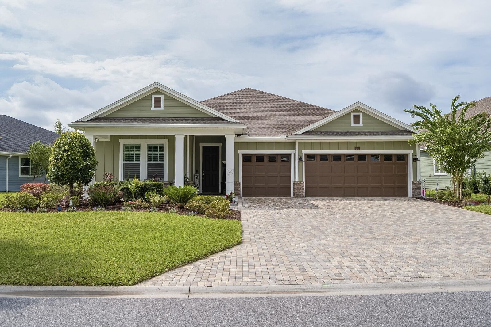 Property Photo: 300 Windley Dr FL 32092