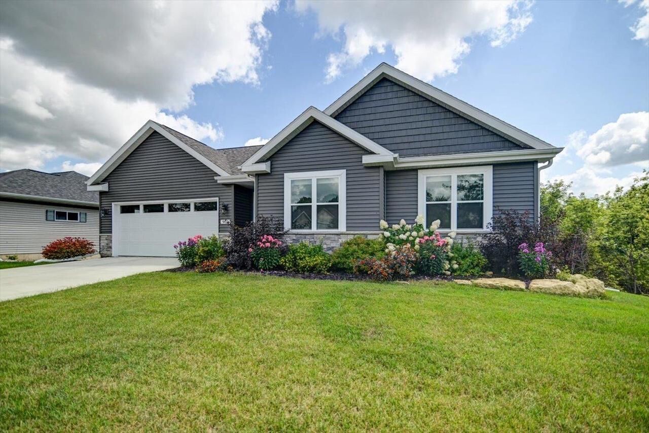 Property Photo: 901 Brookview Trail WI 53572