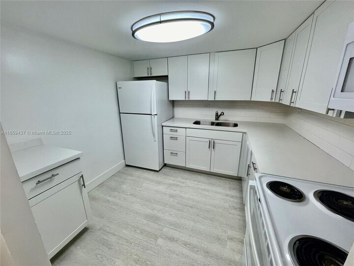 Property Photo: 8101 SW 72nd Ave 417W FL 33143